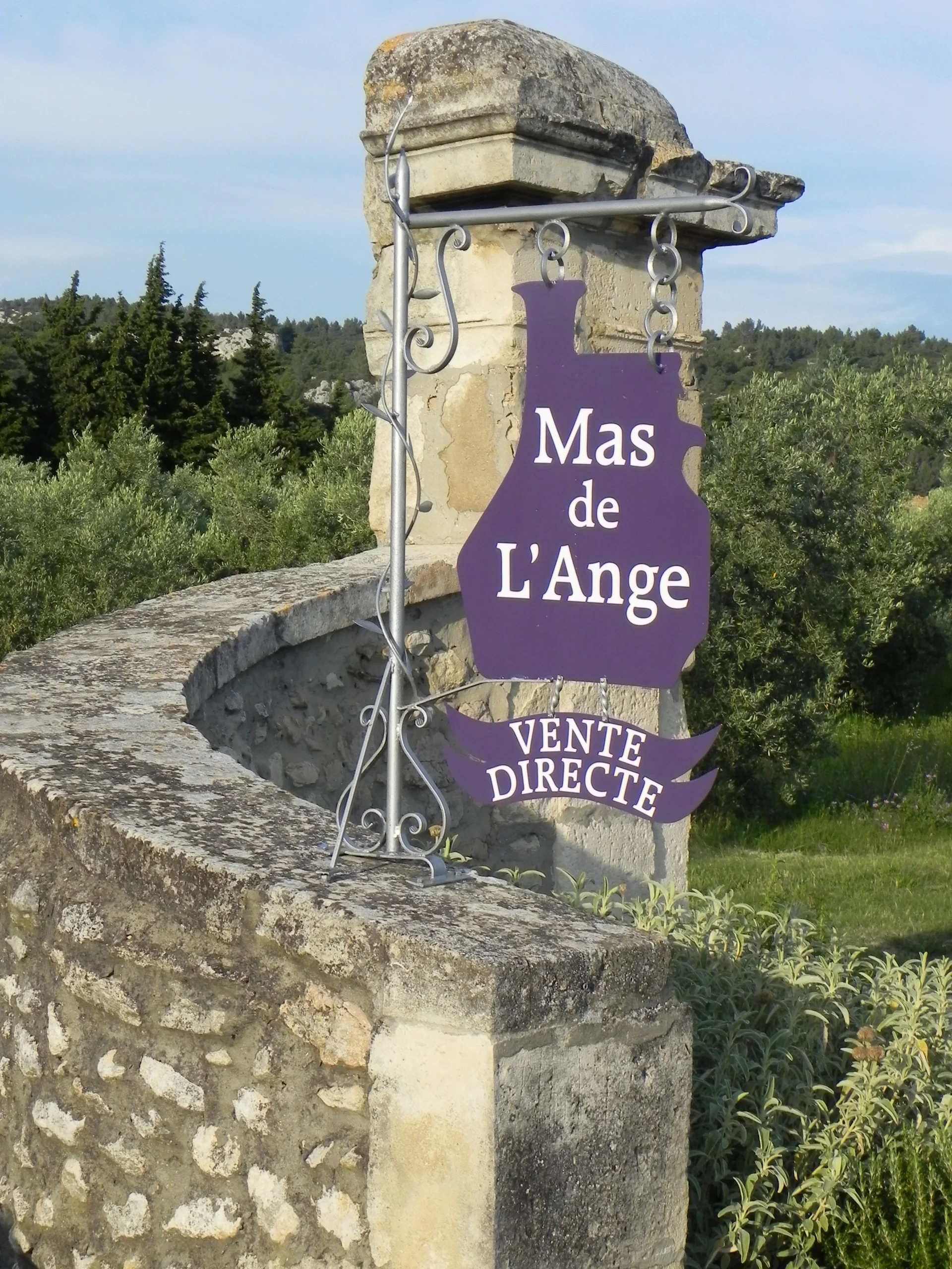 Panneau Mas de L'Ange vente directe vin - hôtel restaurant provence - Mas de l'Oulivié