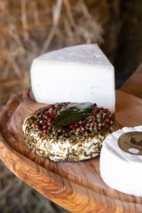 Fromage artisanal aux herbes et épices - hôtel restaurant provence - Mas de l'Oulivié