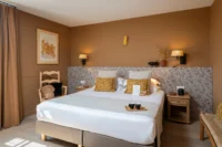 Chambre d’hôtel élégante et moderne