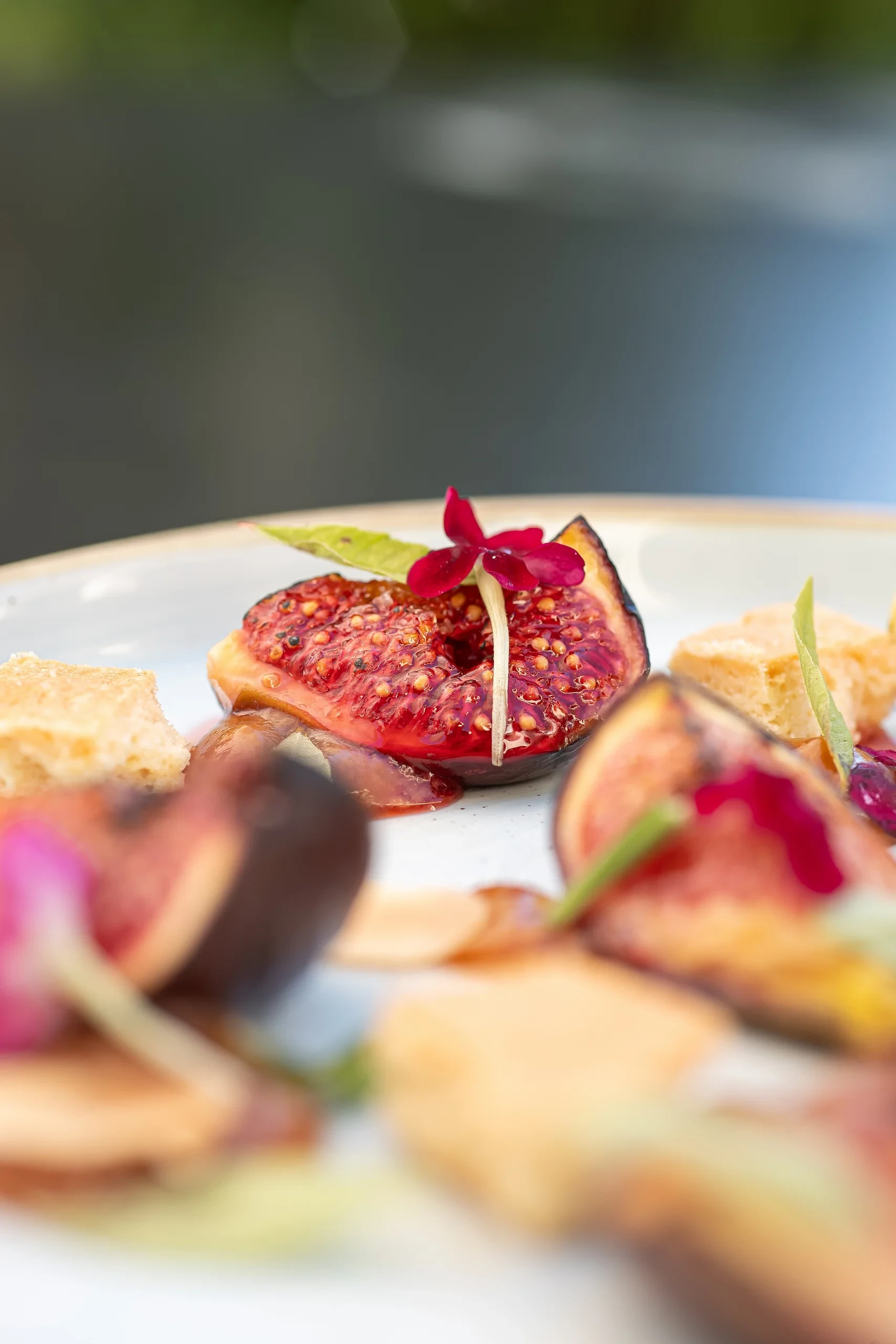 Assiette de figues et apéritifs garnis