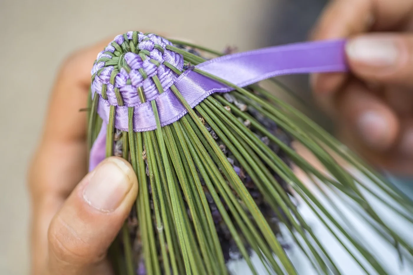 Bouquet de lavande tressé avec ruban violet